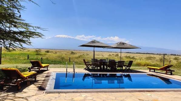 3 DAYS KIBO VILLA WITH LAND CRUISER BASED ON 4 PAX JULY- AUGUST